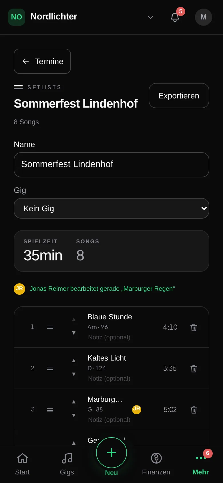 Dieselbe Setlist auf dem Telefon, mit Spielzeit oben und Tonart, Tempo und Länge an jedem Song