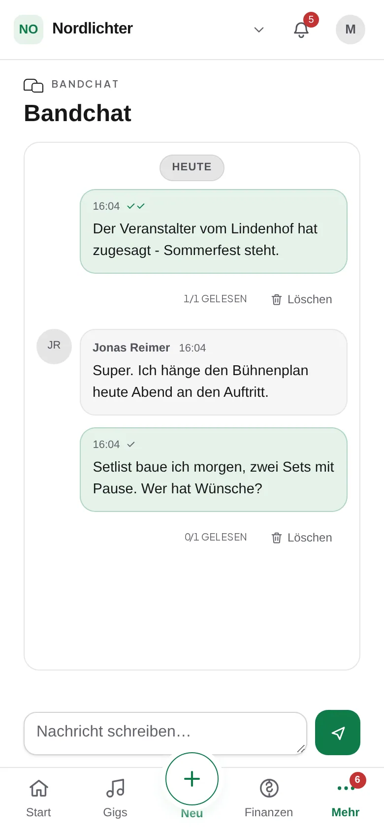 Der Bandchat auf dem Telefon mit Nachrichten, Tagestrenner und Lesestand